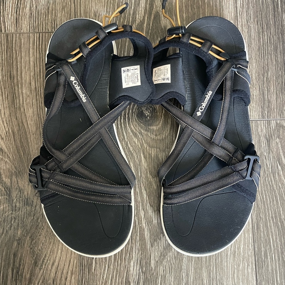 Columbine sandals size 9